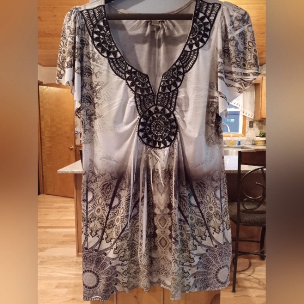 One world short sleeve top size medium